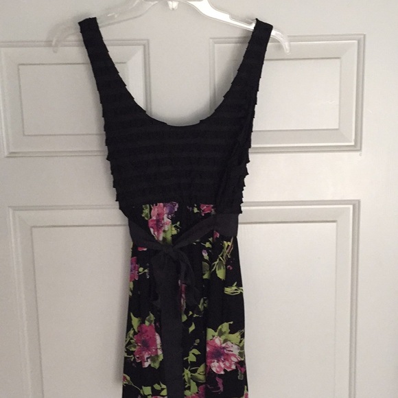 Lovely Anthropologie top - Picture 6 of 8